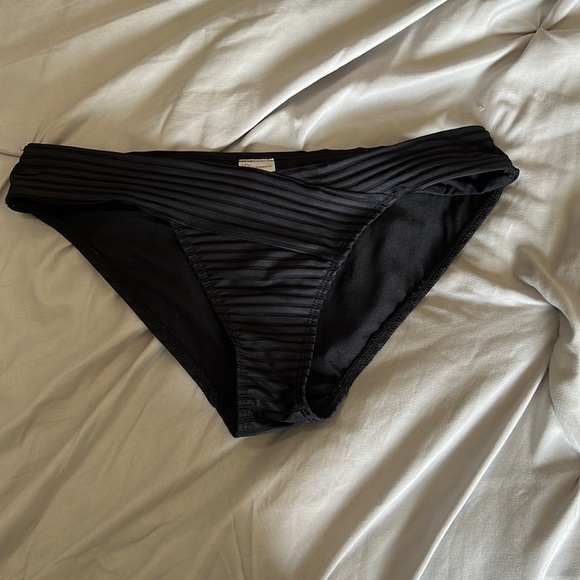 🌻Black bikini bottoms🌻 - Picture 1 of 4